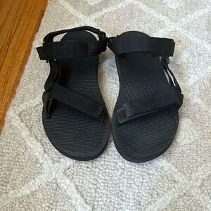 Black Teva Sandles